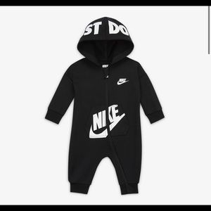 brand new NEWBORN NIKE outfit